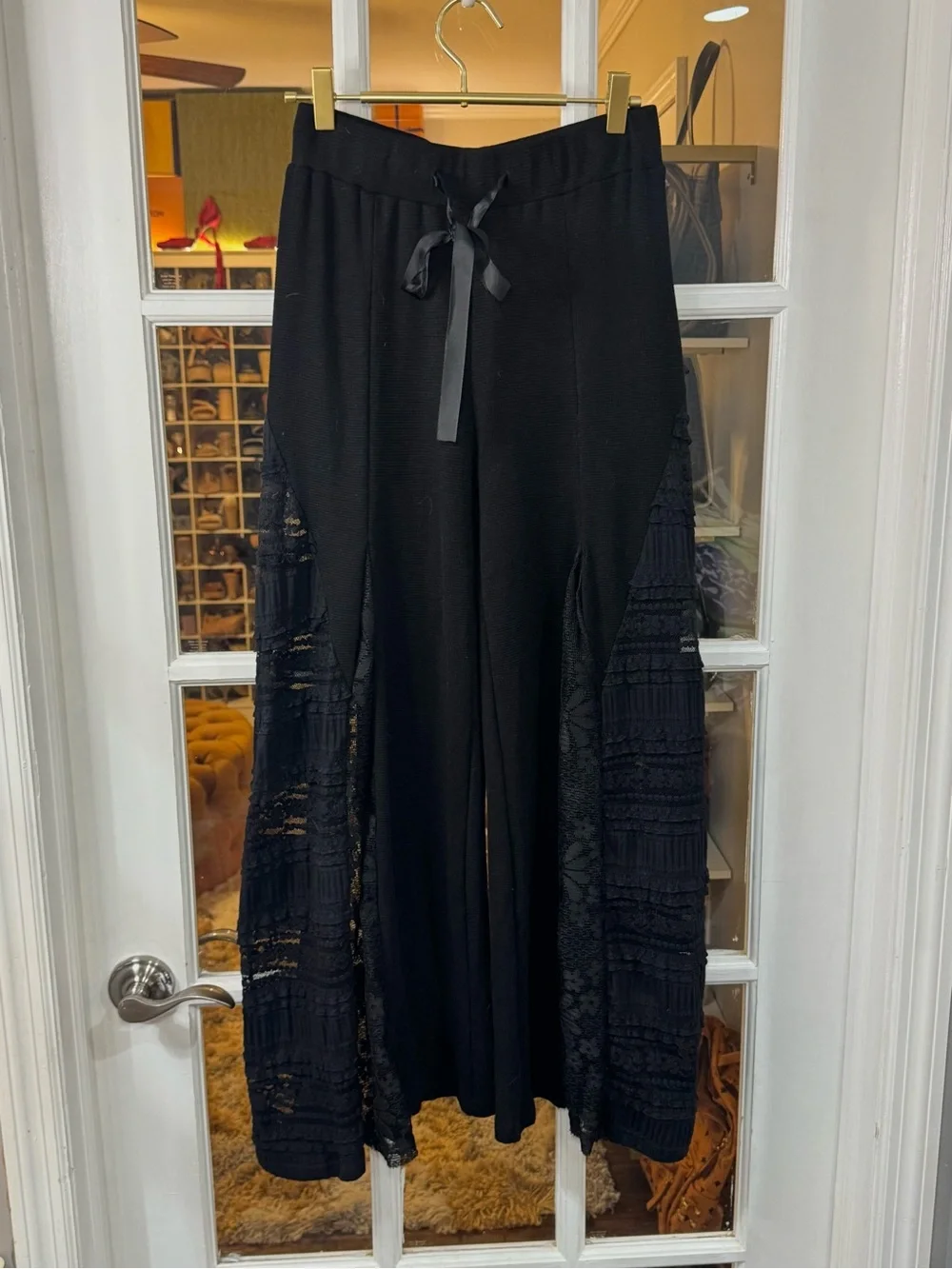 ▪️🔲◾️POL Black Wide-Leg Lace-Panel Pants with Satin Waist Tie ◾️🔲▪️ - Picture 7 of 14